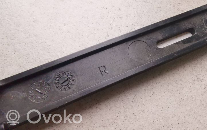 Mercedes-Benz E W210 Staffa di rinforzo montaggio del paraurti anteriore A2108854821