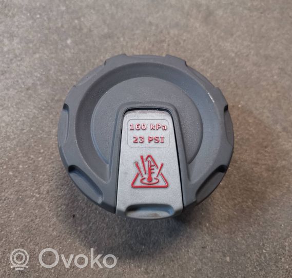 Audi A5 Korek zbiornika wyrównawczego chłodziwa 4M0121321