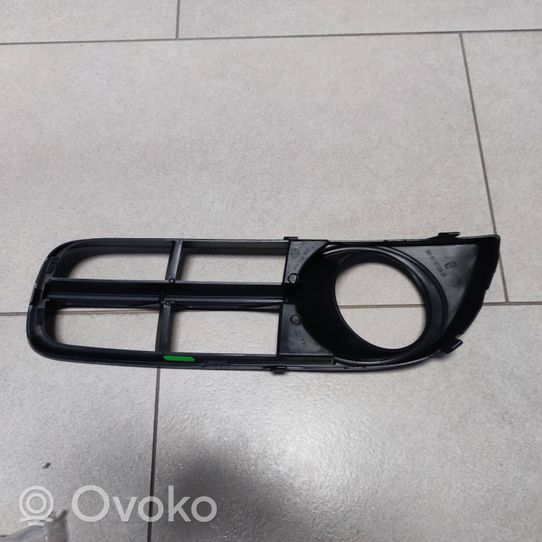 Skoda Fabia Mk2 (5J) Grille inférieure de pare-chocs avant 5J0853666