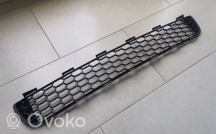 Scion xA Grille inférieure de pare-chocs avant 5311252110