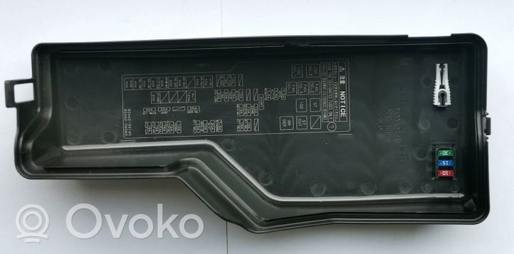 Toyota Camry Couvercle de boîte à fusibles 8266233140
