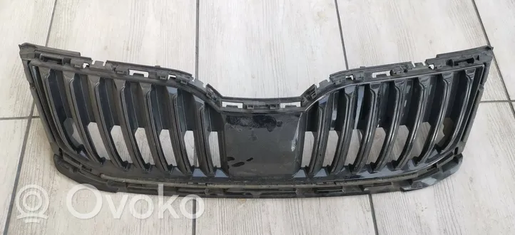 Skoda Octavia Mk3 (5E) Maskownica / Grill / Atrapa górna chłodnicy 5E0807724A