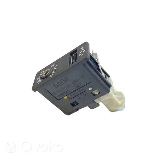 BMW 5 F10 F11 Connettore plug in AUX 9237653