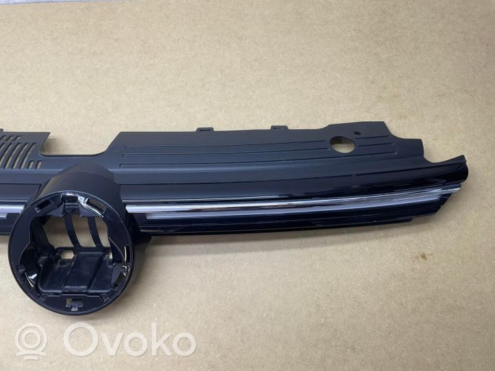 Volkswagen Golf VIII Grille calandre supérieure de pare-chocs avant 5H0853653