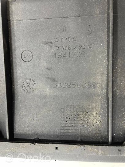 Volkswagen PASSAT B5 Element deski rozdzielczej / środek 3b0858069k