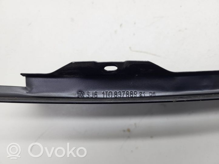 Volkswagen Touran I Inne elementy wykończeniowe drzwi przednich 1T0837889