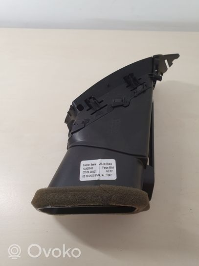 Opel Astra J Centrālais gaisa ventilācijas režģis 13300560