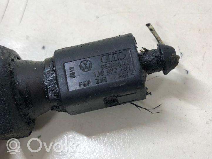 Volkswagen PASSAT B6 Oil pressure sensor 038919081C