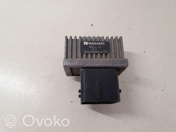 Nissan Qashqai Hehkutulpan esikuumennuksen rele 9640469680A