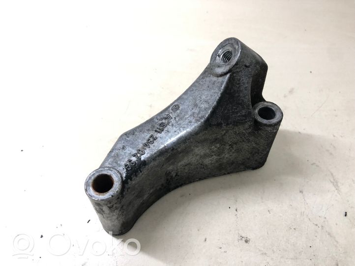 Mercedes-Benz E W211 Staffa di montaggio del compressore dell’A/C A6112340239