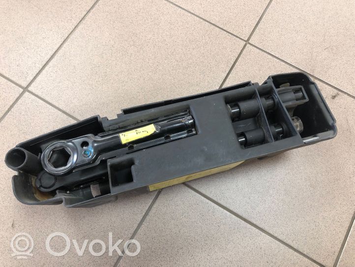 Renault Espace -  Grand espace IV Set di attrezzi 8200127794