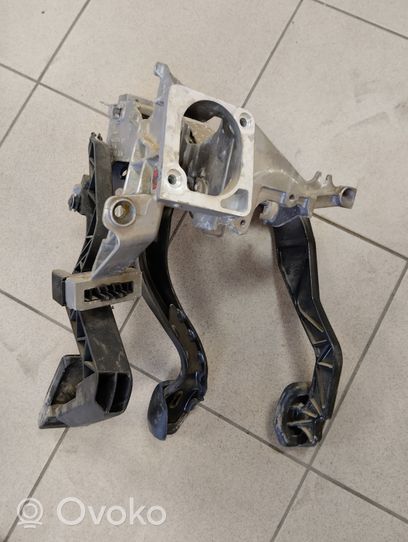 Audi A4 S4 B5 8D Pedal assembly 8D1721117D