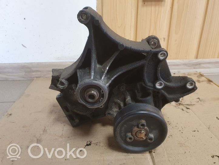 Audi A4 S4 B5 8D Generatoriaus kronšteinas 028903143AF