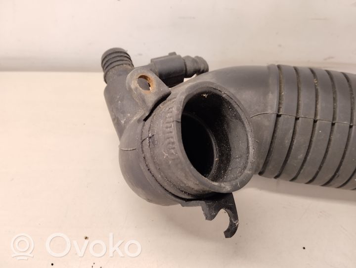 Volkswagen Golf IV Ansaugrohr Ansaugschlauch Turbolader 8D0129615K