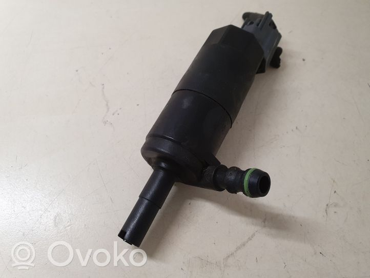 Volvo C30 Tuulilasi tuulilasinpesimen pumppu 5W9313K082AA