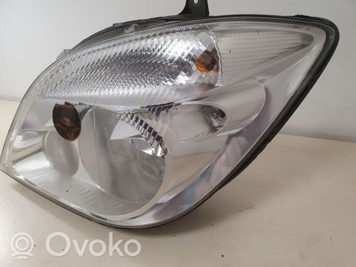 Mercedes-Benz Sprinter W906 Lampa przednia A9068200361