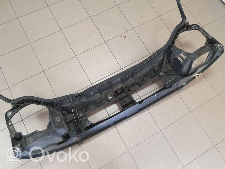 Opel Vivaro Jäähdyttimen kehyksen suojapaneeli 8200411923