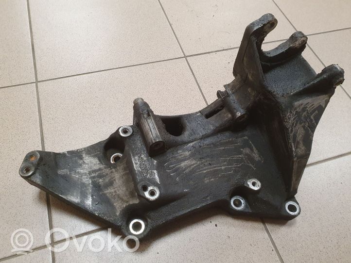 Opel Vivaro Support de générateur / alternateur 8200183234