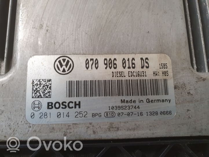 Volkswagen Transporter - Caravelle T5 Sterownik / Moduł ECU 070906016DS