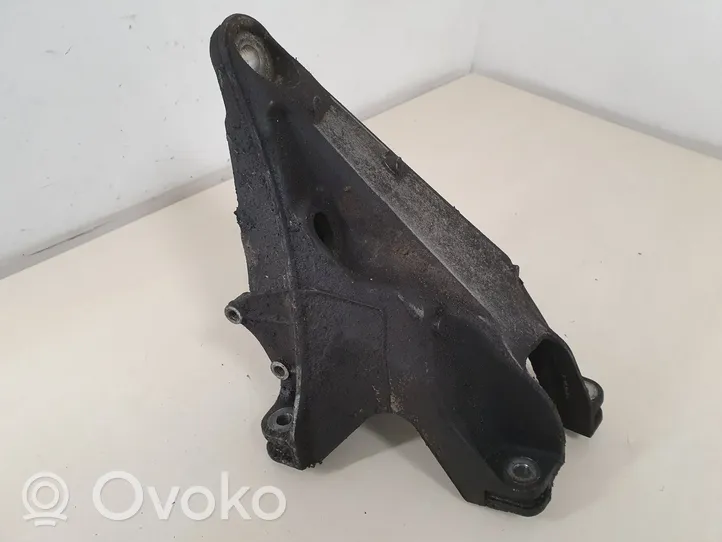 Volkswagen Multivan T5 Engine mounting bracket 7H0199370J