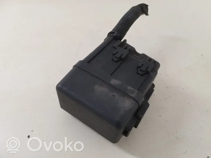 Toyota Avensis T270 Fuse module 9008087019