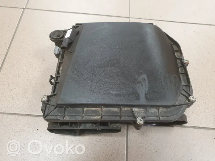 Mercedes-Benz C W205 Boîtier de filtre à air A2760903701