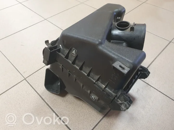 Toyota Auris 150 Oro filtro dėžė 