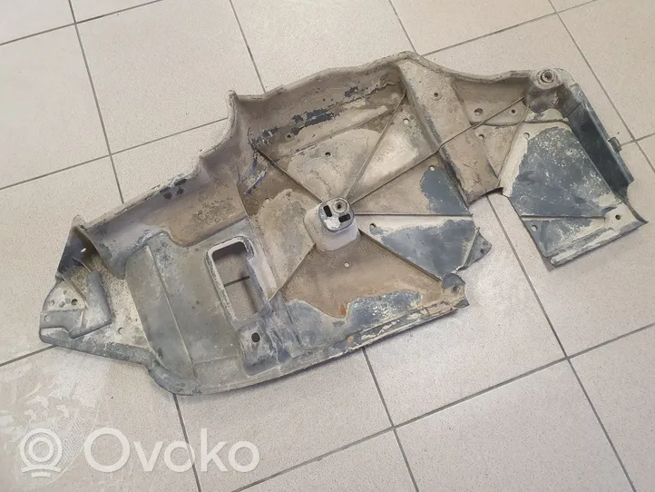 Toyota Auris 150 Osłona tylna podwozia pod bagażnik 5839902010