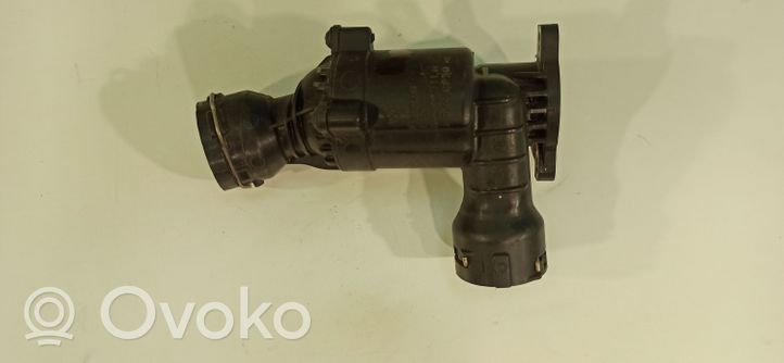 Audi A4 S4 B9 Termostat / Obudowa termostatu 04L121111H