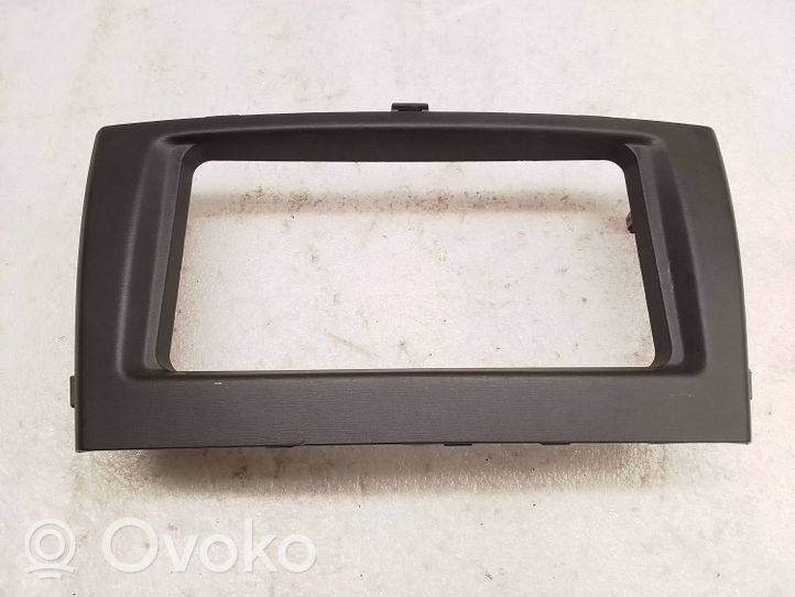 5540505180 Toyota Avensis T270 Radio/GPS head unit trim, 20.00 € | RRR