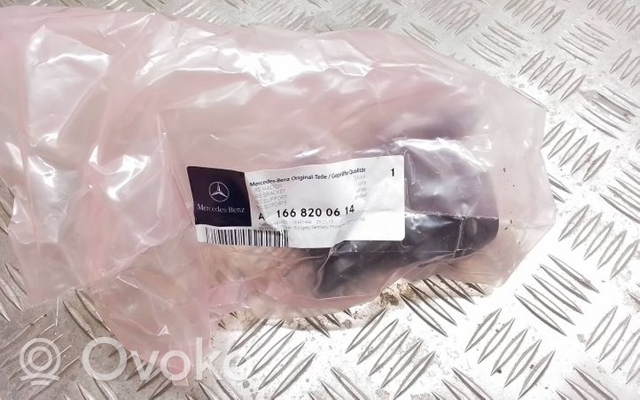 Mercedes-Benz GL X166 Uchwyt / Mocowanie lampy przedniej A1668200614