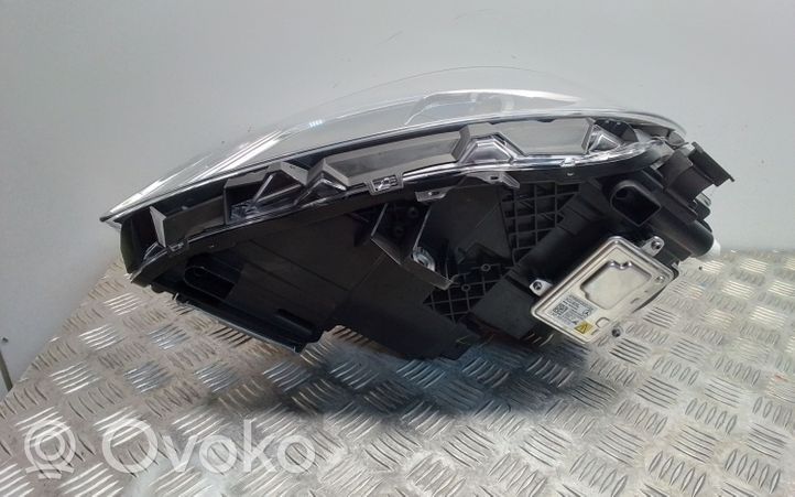 Mercedes-Benz A W176 Faro delantero/faro principal A1768201161