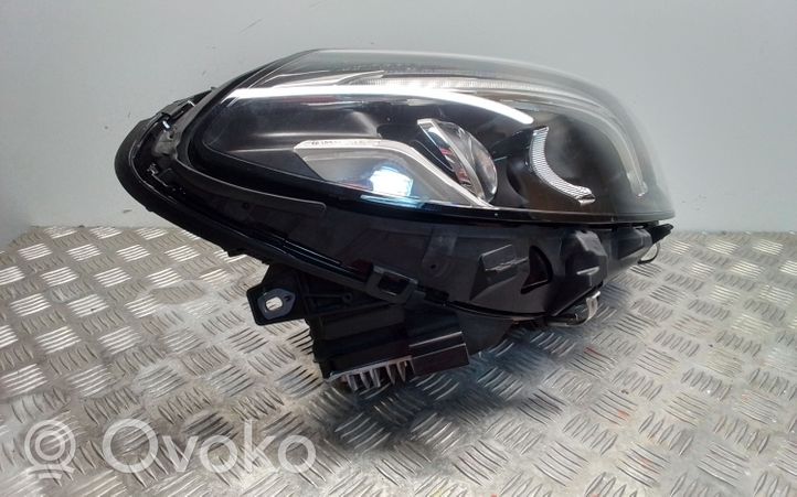 Mercedes-Benz B W246 W242 Lampa przednia A2469062801