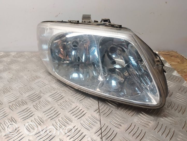 Chrysler Voyager Lampa przednia 5875200000