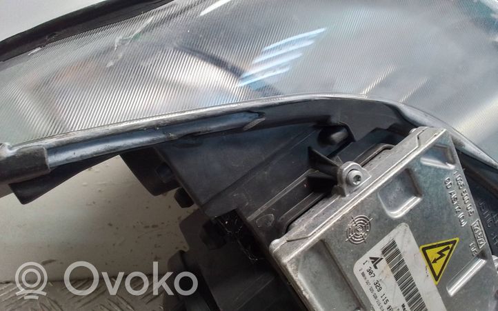 Saab 9-7X Lampa przednia 15837648