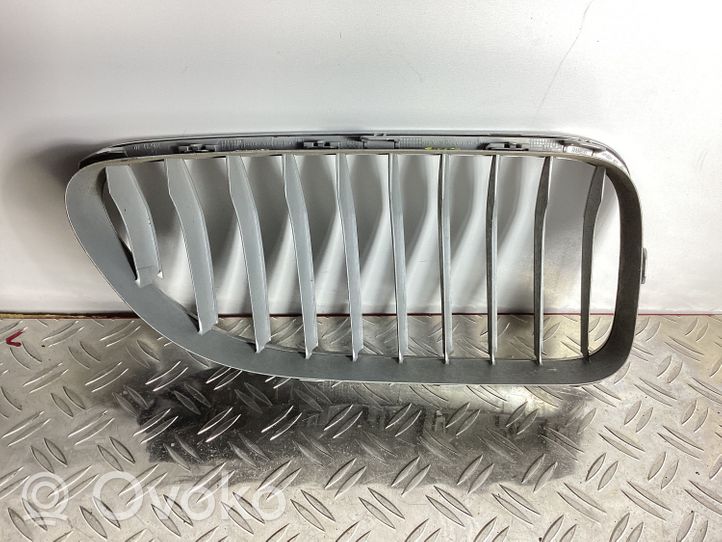 BMW 6 F12 F13 Maskownica / Grill / Atrapa górna chłodnicy 51137212851