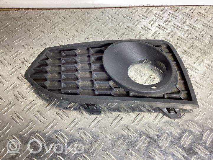 BMW 2 F22 F23 Pretmiglas luktura dekoratīvais režģis 51118055319