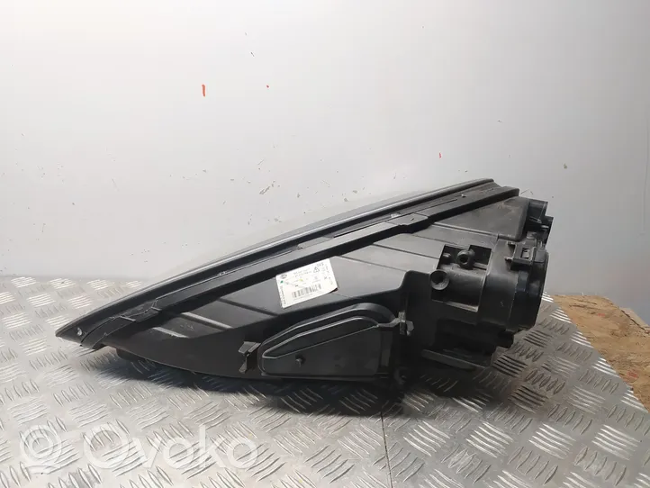 Porsche Cayenne (92A) Lampa przednia 7P5941032P