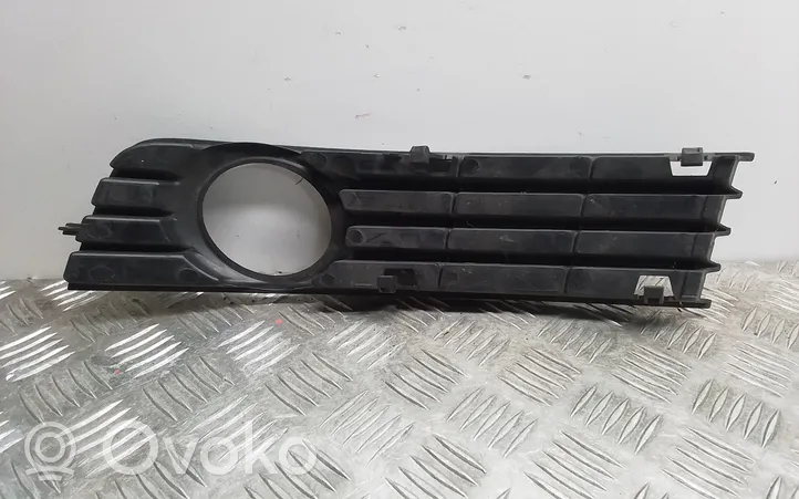 Audi A4 S4 B6 8E 8H Grille antibrouillard avant 8E0807682