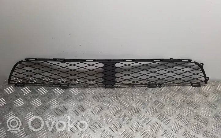 Toyota Yaris Verso Etupuskurin alempi jäähdytinsäleikkö 5311252090