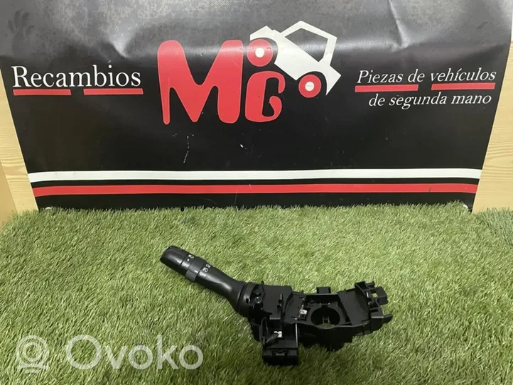 Toyota Yaris Commodo de clignotant 17F001