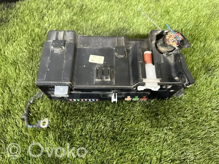 Toyota Aygo AB10 Module de fusibles 827410H010