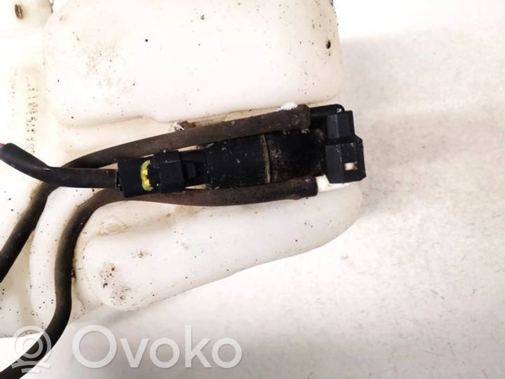 Peugeot 207 Windscreen/windshield washer pump, 6.00 € RRR