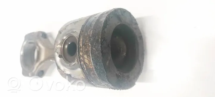 Honda CR-V Piston with connecting rod 