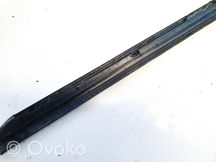 Mercedes-Benz B W245 Moulures des vitres de la porte arrière a1696730683