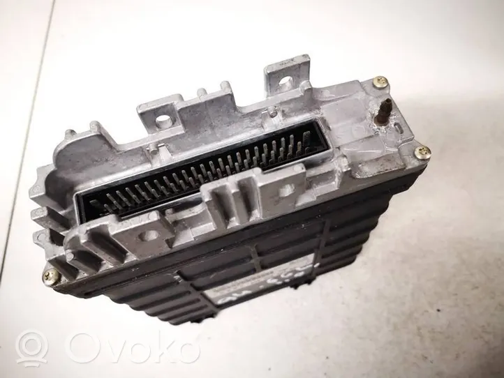 Audi 80 90 S2 B4 Calculateur moteur ECU 0281001316