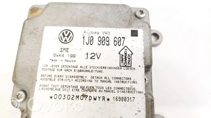 Volkswagen PASSAT B5 Oro pagalvių valdymo blokas 1J0909607