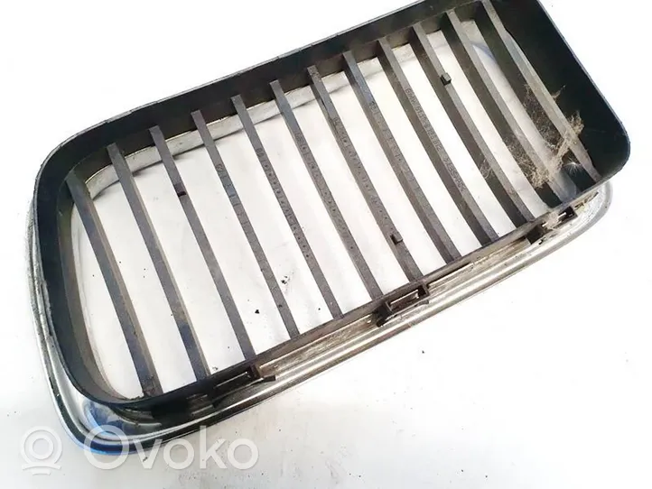 BMW 7 E38 Grille de calandre avant 51138125812