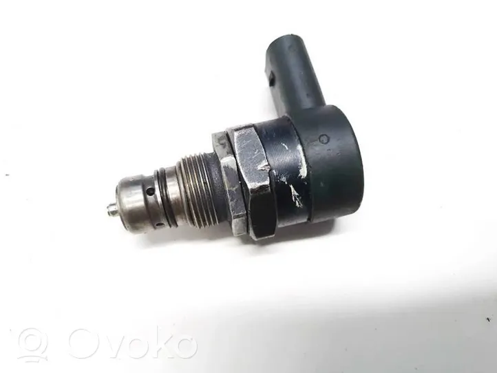 Audi A6 S6 C6 4F Fuel pressure sensor 057130764B