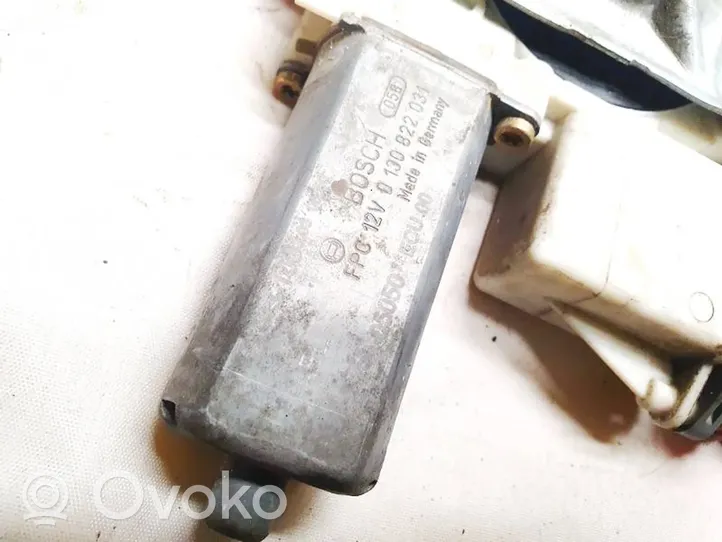 Toyota Corolla E120 E130 Priekinis varikliukas langų pakėlėjo 0130822031